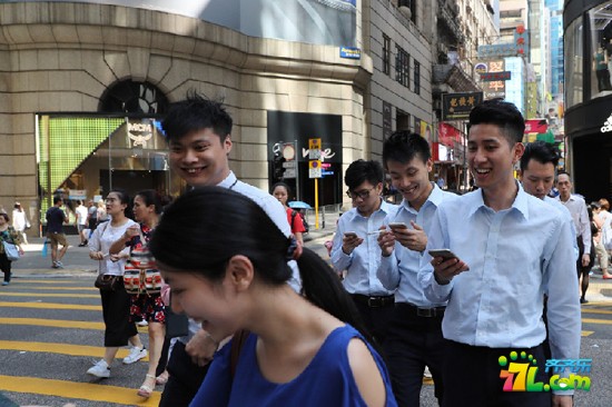 《精灵宝可梦GO》正式登陆香港 大批玩家上街抓精灵