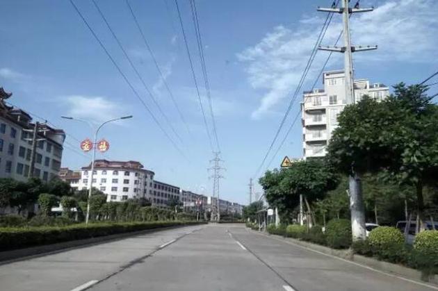 ▲ 莆田市东庄镇，今年冷清了不少。以往开着名车回乡过年的现象，今年少了许多。